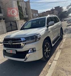 تۆیۆتا لاند کروزەر